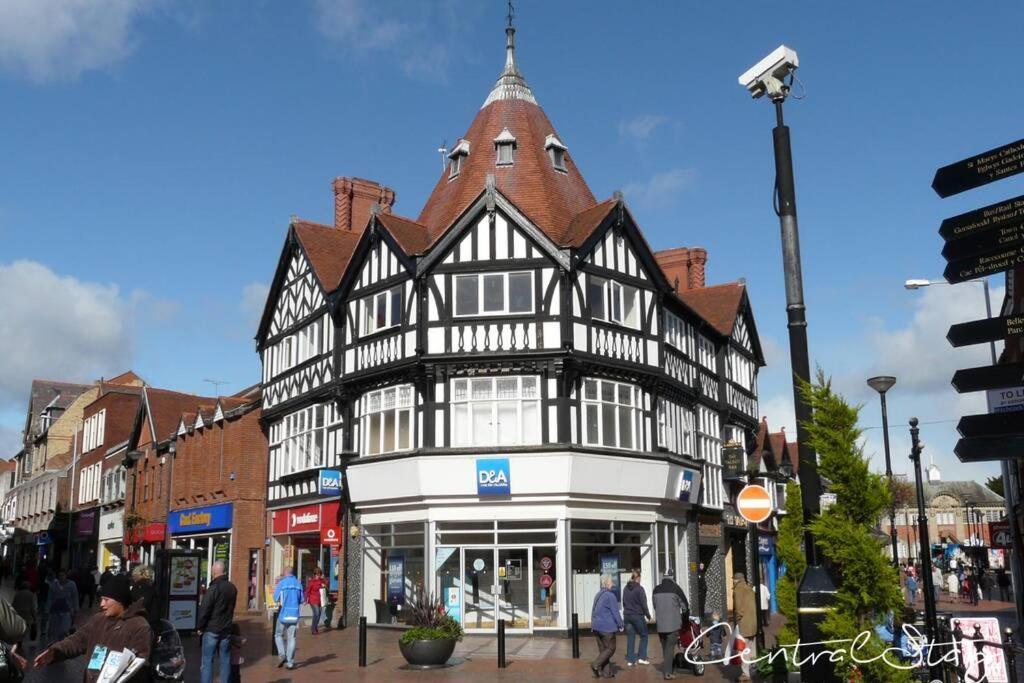 Wrexham Central Stay Apartment Seven Bagian luar foto