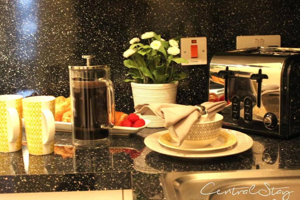 Wrexham Central Stay Apartment Seven Bagian luar foto