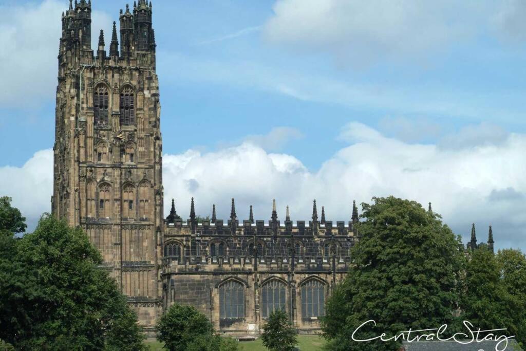 Wrexham Central Stay Apartment Seven Bagian luar foto