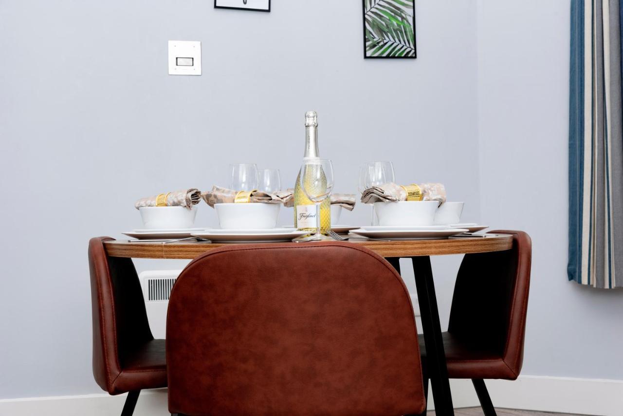 Wrexham Central Stay Apartment Seven Bagian luar foto
