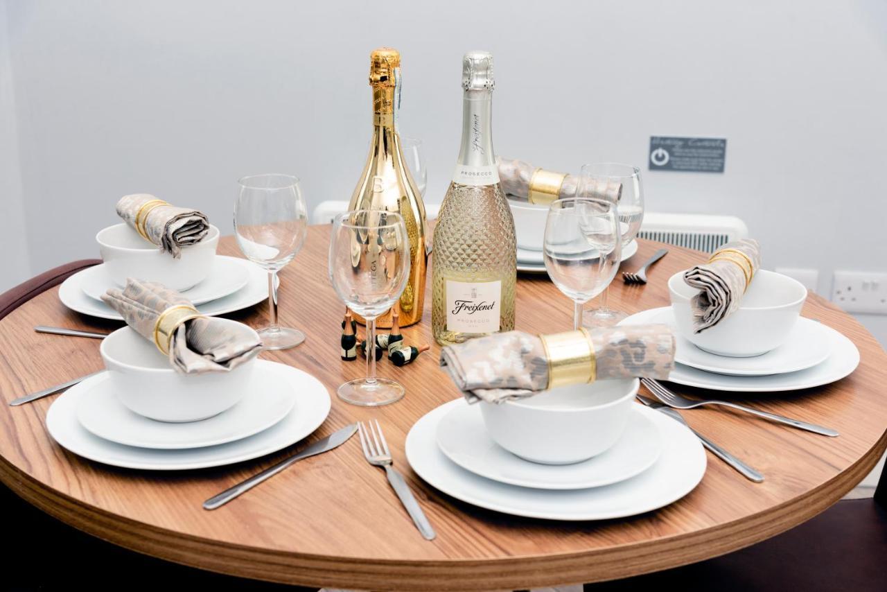 Wrexham Central Stay Apartment Seven Bagian luar foto