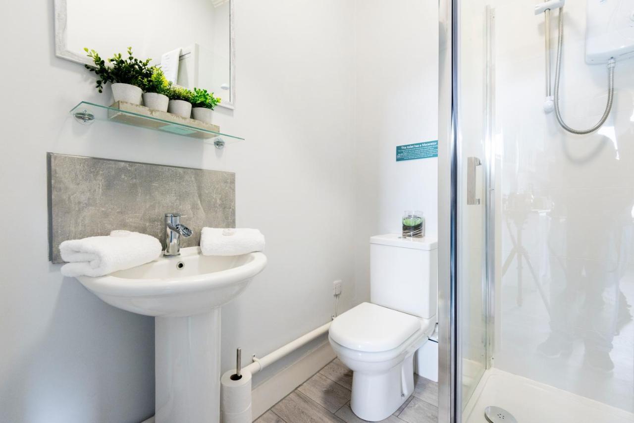 Wrexham Central Stay Apartment Seven Bagian luar foto